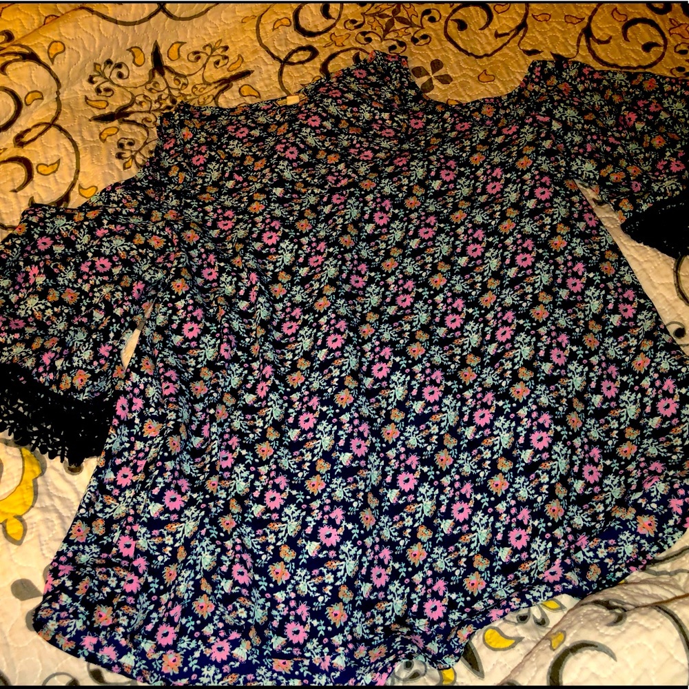 Eyeshadow brand and size Large